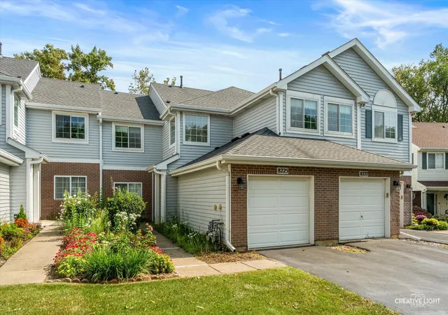 Listing Photo 2 - Condo for sale in building located at 8225 Ripple Ridge Dr, Darien, IL 60561 - Unit #8225