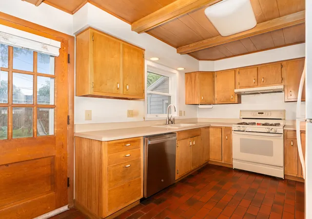 Photo 3 of Single family home for sale at 136 Park Ave, Cary, IL 60013 | MLS# 12745198 | Listing updated on 2026-09-18