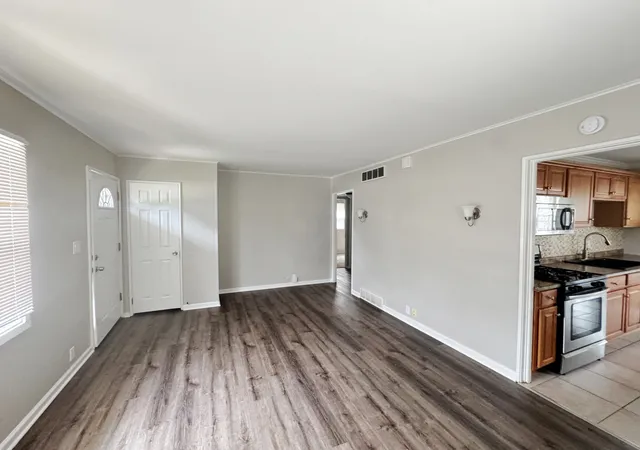 Photo 4 of Single family home for sale at 106 Buell Ct, Aurora, IL 60506 | MLS# 12745204 | Listing updated on 2026-09-14