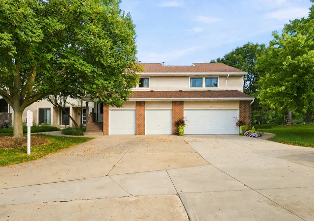 Photo 2 of Condo for sale at 1056 N Pine Tree Cir #0, Buffalo Grove, IL 60089 | MLS# 12745228 | Listing updated on 2026-09-23