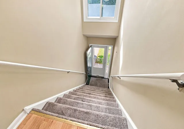 Listing Photo 4 - Condo for sale in building located at 1056 N Pine Tree Cir, Buffalo Grove, IL 60089 - Unit #0