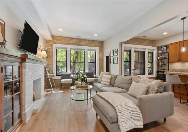 Photo 3 of Condo for sale at 1846 W Berteau Ave #1, Chicago, IL 60613 | MLS# 12745230 | Listing updated on 2026-09-13