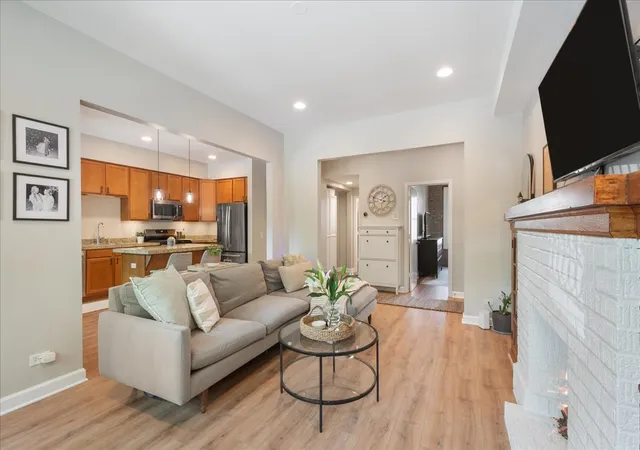 Photo 4 of Condo for sale at 1846 W Berteau Ave #1, Chicago, IL 60613 | MLS# 12745230 | Listing updated on 2026-09-13
