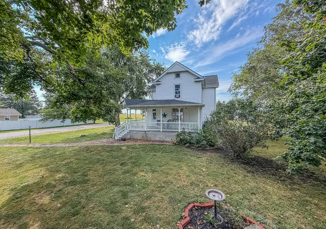 Photo 3 of Single family home for sale at 220 E 4th Street, Arcola, IL 61910 | MLS# 12745253 | Listing updated on 2026-09-22