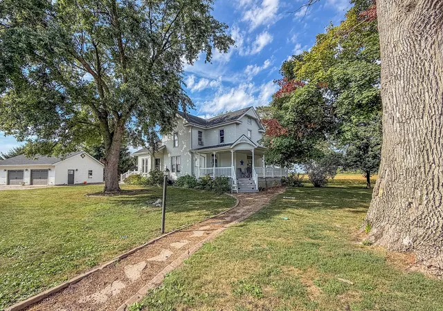 Photo 3 of Single family home for sale at 220 E 4th Street, Arcola, IL 61910 | MLS# 12745253 | Listing updated on 2026-09-22