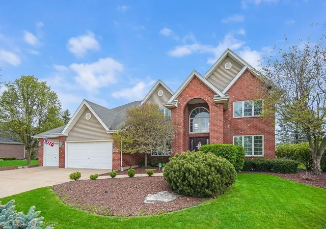 Photo 2 of Single family home for sale at 1336 Hickory Crk Dr, New Lenox, IL 60451 | MLS# 12745278 | Listing updated on 2026-10-04