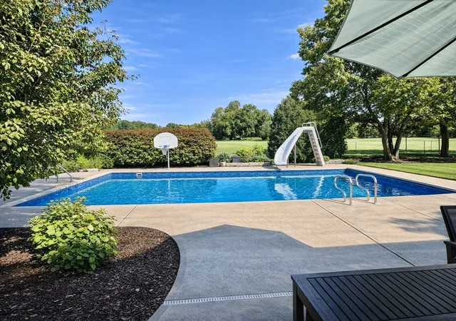 Photo 3 of Single family home for sale at 1336 Hickory Crk Dr, New Lenox, IL 60451 | MLS# 12745278 | Listing updated on 2026-10-04