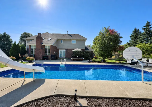 Photo 3 of Single family home for sale at 1336 Hickory Crk Dr, New Lenox, IL 60451 | MLS# 12745278 | Listing updated on 2026-10-04