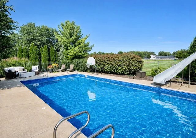 Photo 4 of Single family home for sale at 1336 Hickory Crk Dr, New Lenox, IL 60451 | MLS# 12745278 | Listing updated on 2026-10-04