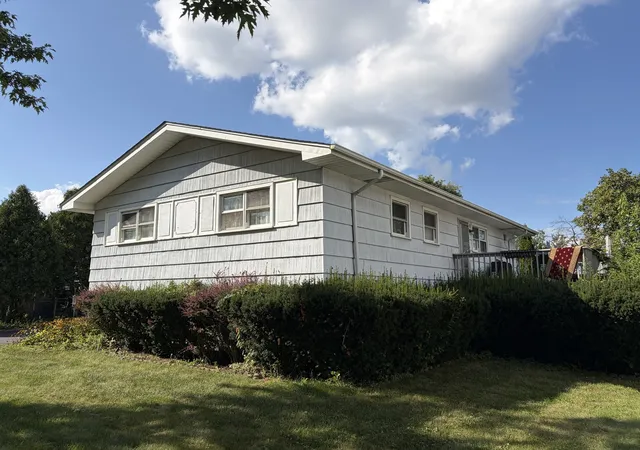 Photo 2 of Single family home for sale at 570 Jamison Ln, Hoffman Estates, IL 60169 | MLS# 12745282 | Listing updated on 2026-09-17