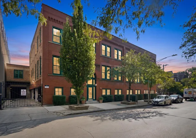 Photo 1 of Condo for sale at 1335 W Altgeld St #2A, Chicago, IL 60614 | MLS# 12745284 | Listing updated on 2026-09-17
