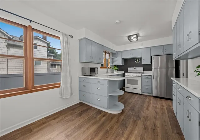 Listing Photo 4 - Condo for sale in building located at 202 N 5th St, Geneva, IL 60174