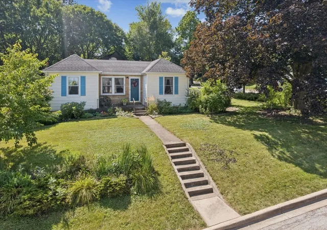 Photo 1 of Single family home for sale at 25 Mosedale St, St. Charles, IL 60174 | MLS# 12745308 | Listing updated on 2026-09-07