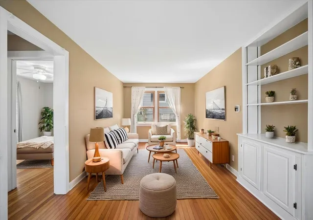 Photo 3 of Single family home for sale at 25 Mosedale St, St. Charles, IL 60174 | MLS# 12745308 | Listing updated on 2026-09-07