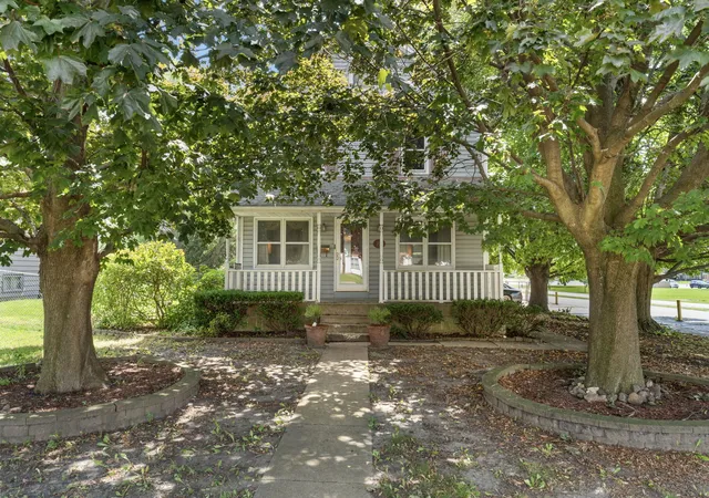 Single family home for sale at 706 Old Indian Trl, Aurora, IL 60506 | MLS# 12745326