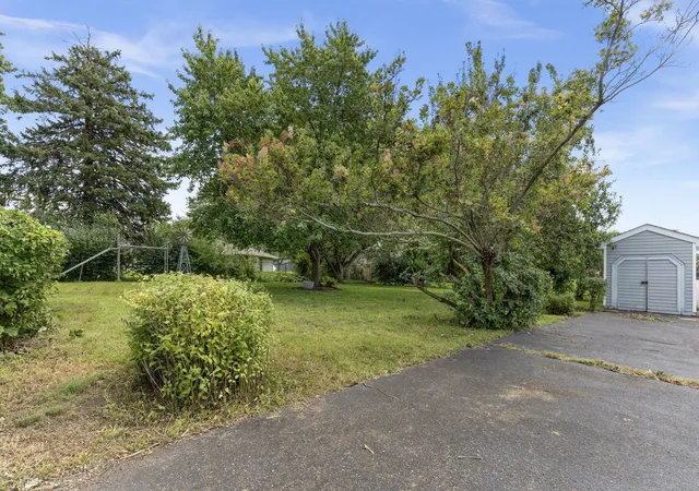 Photo 3 of Single family home for sale at 706 Old Indian Trl, Aurora, IL 60506 | MLS# 12745326 | Listing updated on 2026-10-20