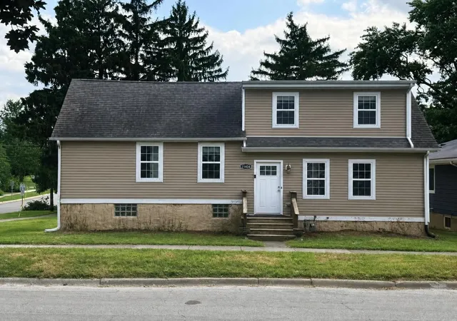Photo 3 of Single family home for sale at 21404 Maple St, Matteson, IL 60443 | MLS# 12745357 | Listing updated on 2026-10-06