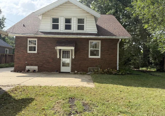 Photo 3 of Single family home for sale at 1106 E Olive St, Bloomington, IL 61701 | MLS# 12745359 | Listing updated on 2026-09-24