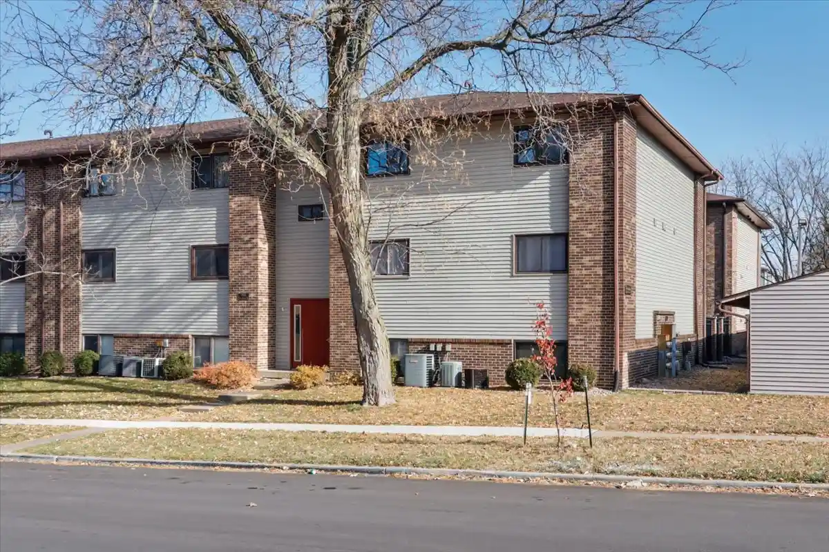 Listing Photo 1 - Condo for sale in 1920 Tracy Dr located at 1920 Tracy Dr, Bloomington, IL 61704 - Unit 1920 Tracy Dr