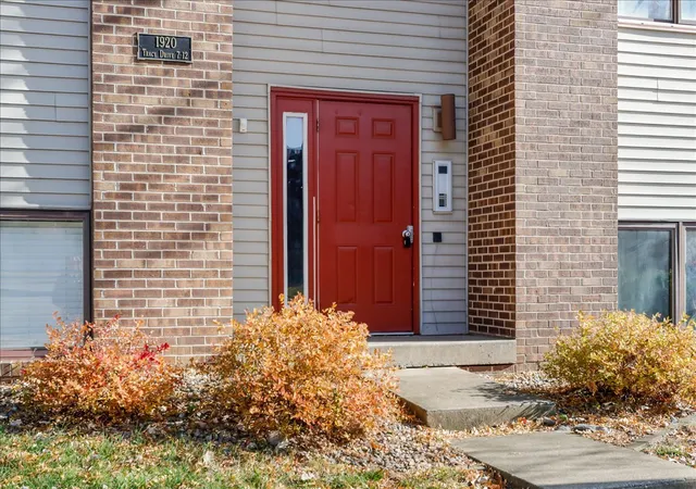 Photo 2 of Townhouse for sale at 1920 Tracy Dr #9, Bloomington, IL 61704 | MLS# 12745365 | Listing updated on 2026-09-25