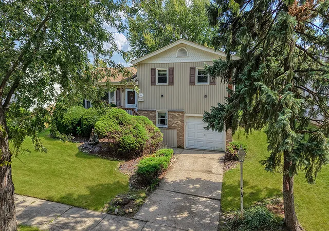 Photo 1 of Single family home for sale at 5809 Orange Ln, Oak Forest, IL 60452 | MLS# 12745370 | Listing updated on 2026-10-04