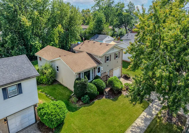Photo 2 of Single family home for sale at 5809 Orange Ln, Oak Forest, IL 60452 | MLS# 12745370 | Listing updated on 2026-10-04
