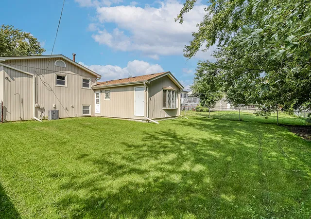 Photo 4 of Single family home for sale at 5809 Orange Ln, Oak Forest, IL 60452 | MLS# 12745370 | Listing updated on 2026-10-04