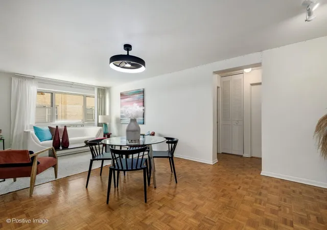 Listing Photo 4 - Condo for sale in building located at 420 W Aldine Ave, Chicago, IL 60657 - Unit #225