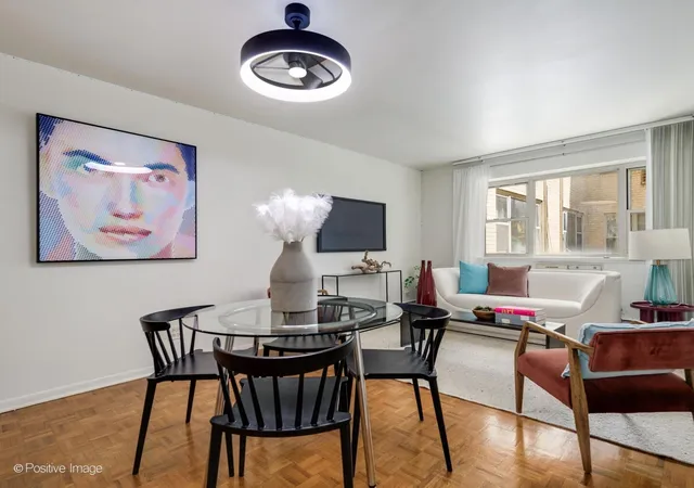 Listing Photo 5 - Condo for sale in building located at 420 W Aldine Ave, Chicago, IL 60657 - Unit #225
