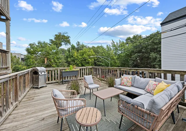 Listing Photo 2 - Condo for sale in building located at 2148 N Sawyer Ave, Chicago, IL 60647 - Unit #2S