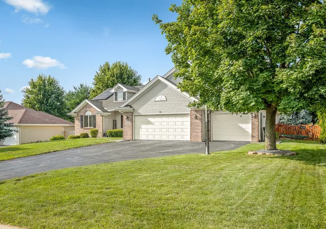 Photo 3 of Sale Pending at 206 Star Fire Rd, Poplar Grove, IL 61065 | MLS# 12745406 | Listing updated on 2026-09-23