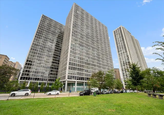 Condo for sale at 330 W Diversey Pkwy #706, Chicago, IL 60657 | MLS# 12745467 | Listing updated on 2026-09-16