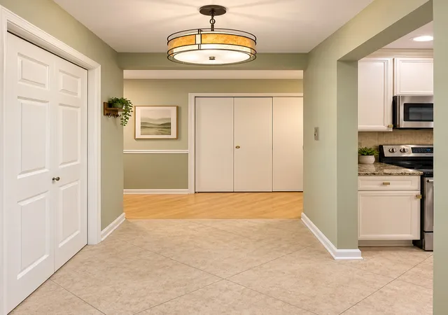 Photo 3 of Condo for sale at 201 Thames Pkwy #3H, Park Ridge, IL 60068 | MLS# 12745510 | Listing updated on 2026-09-14
