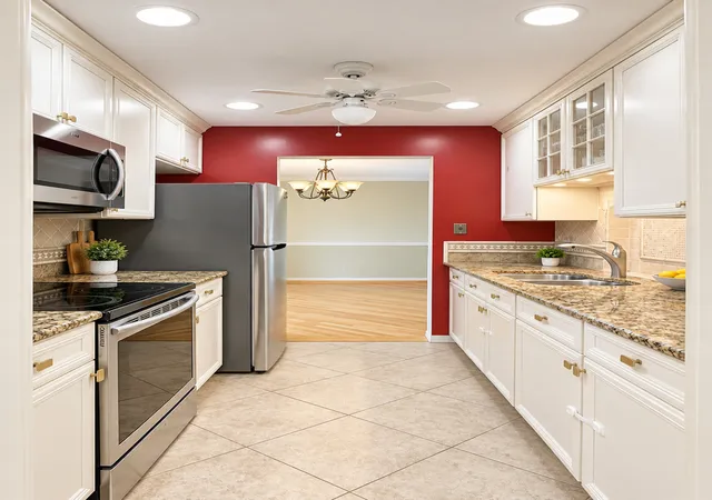 Photo 4 of Condo for sale at 201 Thames Pkwy #3H, Park Ridge, IL 60068 | MLS# 12745510 | Listing updated on 2026-09-14