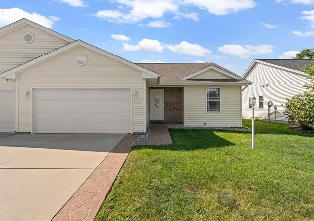 Photo 2 of Sale Pending at 1703 E Lexington Dr, Urbana, IL 61802 | MLS# 12745514 | Listing updated on 2026-09-19
