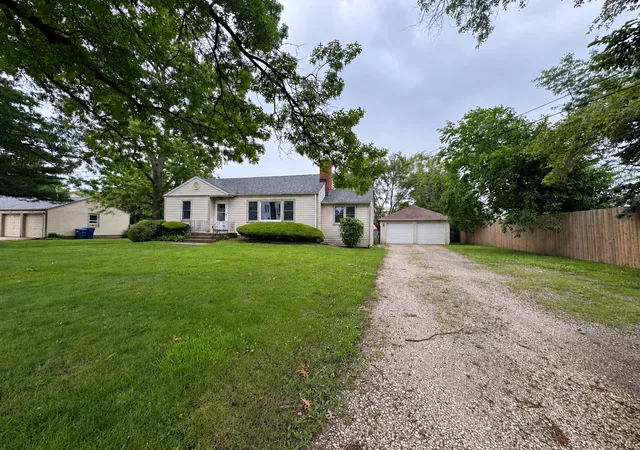 Photo 1 of Single family home for sale at 785 E Lincoln Ave, Des Plaines, IL 60018 | MLS# 12745546 | Listing updated on 2026-10-07