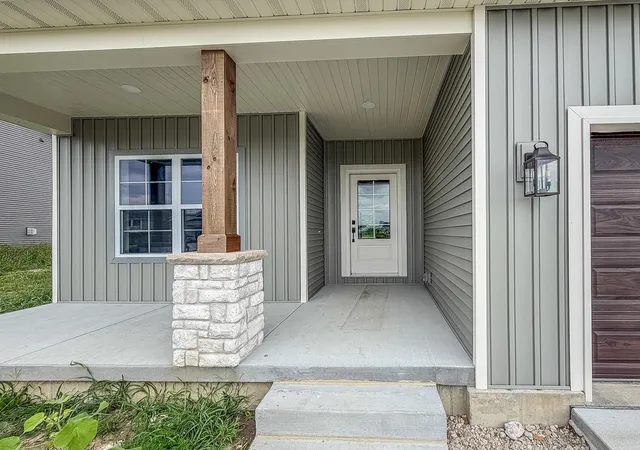 Photo 2 of Single family home for sale at 508 N Beacon Hl Cir, Urbana, IL 61802 | MLS# 12745547 | Listing updated on 2026-09-09