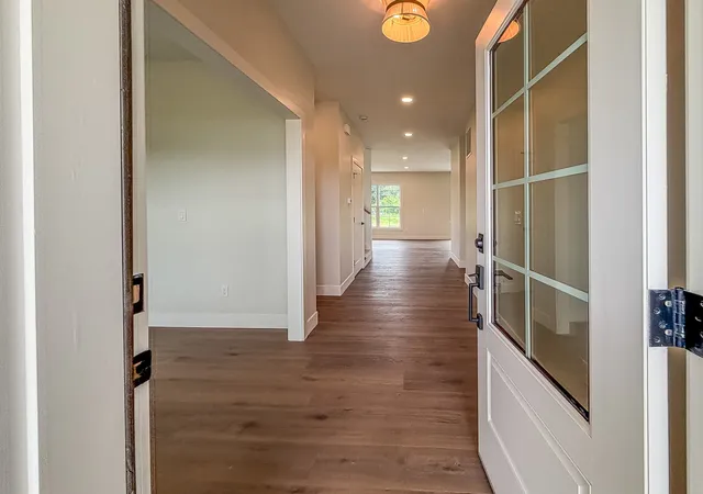 Photo 4 of Single family home for sale at 508 N Beacon Hl Cir, Urbana, IL 61802 | MLS# 12745547 | Listing updated on 2026-09-09