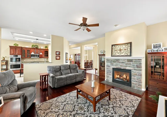 Photo 4 of Single family home for sale at 12571 Golf View Dr, Huntley, IL 60142 | MLS# 12745558 | Listing updated on 2026-10-21
