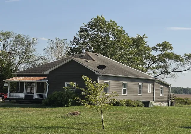 Photo 2 of Sale Pending at 14496 Summers Rd, Benton, IL 62812 | MLS# 12745616 | Listing updated on 2026-10-14