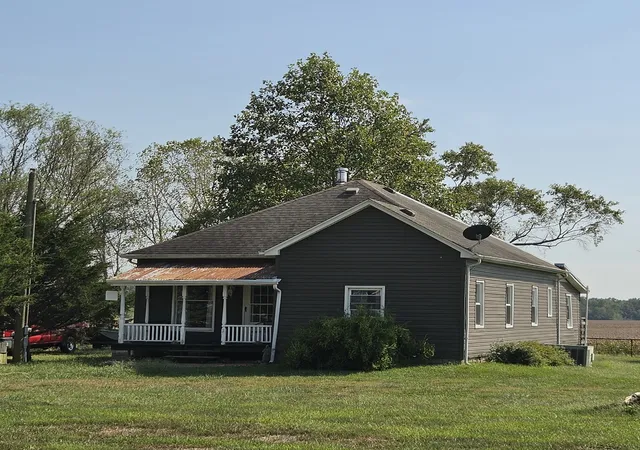 Photo 3 of Sale Pending at 14496 Summers Rd, Benton, IL 62812 | MLS# 12745616 | Listing updated on 2026-10-14