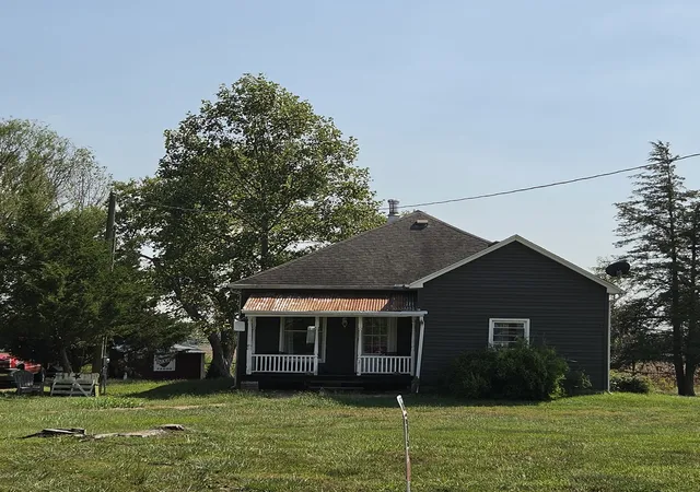 Photo 4 of Sale Pending at 14496 Summers Rd, Benton, IL 62812 | MLS# 12745616 | Listing updated on 2026-10-14