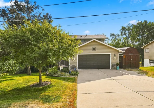 Photo 2 of Single family home for sale at 2105 E 6th Street, Coal Valley, IL 61240 | MLS# 12745619 | Listing updated on 2026-09-13