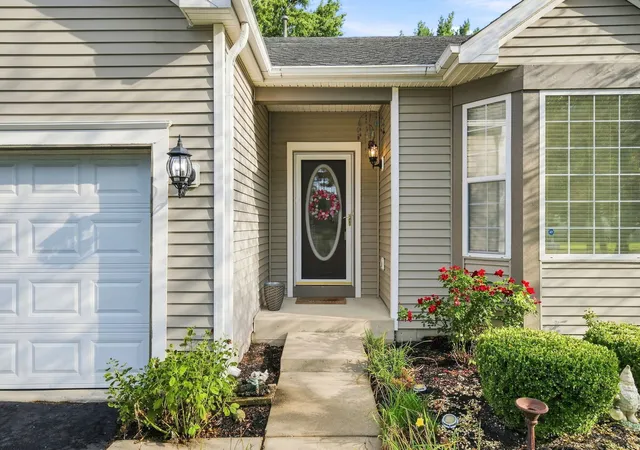 Photo 2 of Single family home for sale at 5205 Gardiner Glenn Dr, Plainfield, IL 60586 | MLS# 12745626 | Listing updated on 2026-10-01