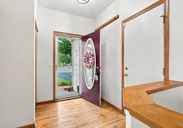 Photo 3 of Single family home for sale at 5205 Gardiner Glenn Dr, Plainfield, IL 60586 | MLS# 12745626 | Listing updated on 2026-10-01