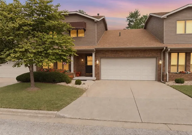 Townhouse for sale at 125 Manor Cir, Bloomington, IL 61704 | MLS# 12745657