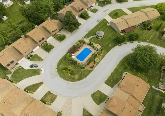 Photo 4 of Townhouse for sale at 125 Manor Cir, Bloomington, IL 61704 | MLS# 12745657 | Listing updated on 2026-09-29