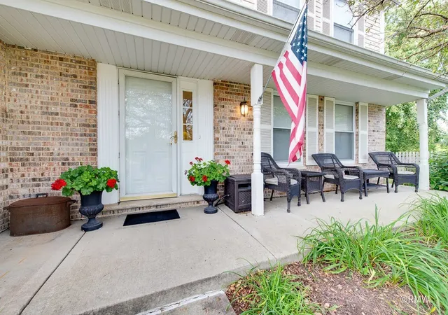 Photo 2 of Single family home for sale at 729 Cutters Ml Ct, Schaumburg, IL 60194 | MLS# 12745684 | Listing updated on 2026-09-13
