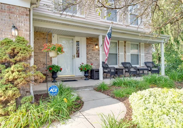 Photo 3 of Single family home for sale at 729 Cutters Ml Ct, Schaumburg, IL 60194 | MLS# 12745684 | Listing updated on 2026-09-13