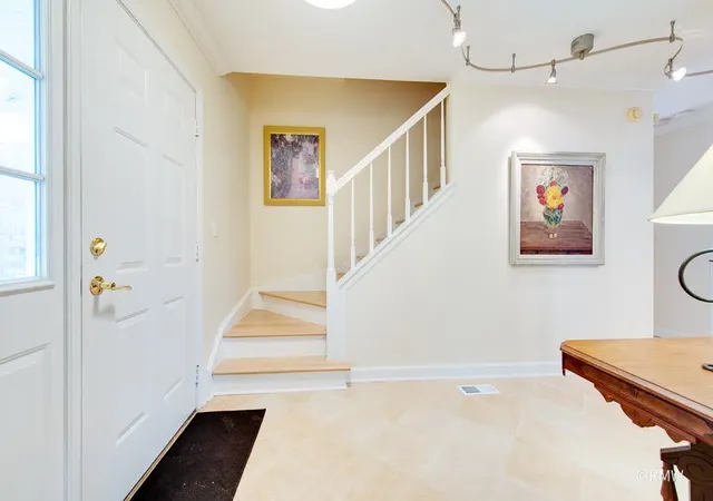 Photo 3 of Single family home for sale at 729 Cutters Ml Ct, Schaumburg, IL 60194 | MLS# 12745684 | Listing updated on 2026-09-13